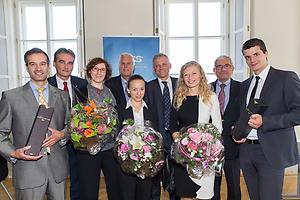 v.l.n.r.: Helmut Gaisbauer nahm den Wissenschaftspreis für Clemens Sedmak entgegen, Vizerektor Rudolf Feik, Preisträgerin Christina Ortner, Festredner Walter Thaler, Preisträgerin Eva Rohn, Kuratoriumsvorsitzender Rudolf Mosler, Stipendiatin Dagmara Stryjak, Kuratoriumsmitglied Helmut Geil und Stipendiat Lukas Haigermoser.