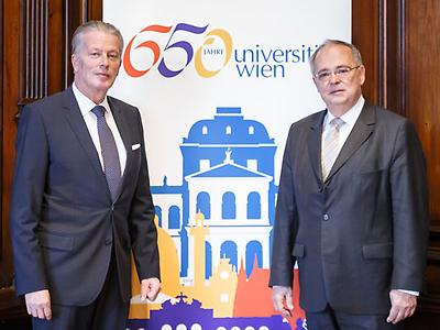 Vizekanzler und Bundesminister Reinhold Mitterlehner sowie Rektor Heinz W. Engl vor dem Festakt zum 650-Jahr-Jubiläum der Universität Wien