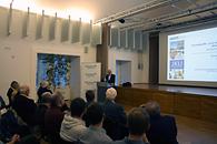 Prof. Reinhold W. Lang erläutert im Rahmen der SCHLOSSUNIVERSITÄT, welche Schlüsselrolle Polymerwerkstoffe bei der Energiewende spielen werden