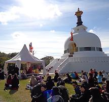 Vesakhfest bei der Friedensstupa, Foto: Doris Wolf, 2013