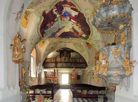 Kirchenraum Richtung Orgelempore