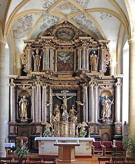Altkirche Hochaltar. Spätgotisch, 1680, Bild oben hl. Veit, daneben Figuren von Bischof Lambertus und hl. Benedikt, ganz oben ovales Bild Gottvater