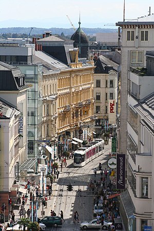 Landstraße bei der Mozartkreuzung (unterer Bildrand)