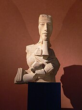 Fragmente von Statuen Echnatons aus Karnak(ausgestellt im Louvre (links) und im Luxor-Museum)