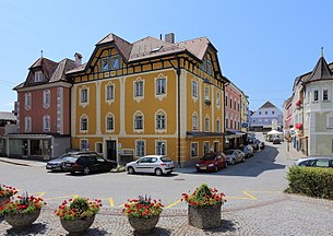 Peuerbach, Kirchenplatz