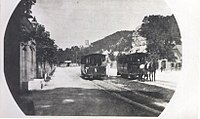 Kreuzung von zwei Zügen der Pferdestraßenbahn auf der Linie nach Rauhenstein in der später verlegten Ausweiche beim Aquädukt.