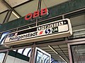 Pflatsch auf einem alten Schild der Wiener Linien, U-Bahn-Station Heiligenstadt, Februar 2019