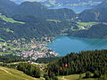 Blick auf Sankt Gilgen und den Wolfgangsee; im Vordergrund: die alte Seilbahn (2009)