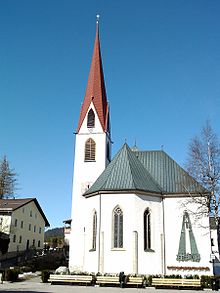 Wallfahrtskirche Sankt Oswald, links der Pfarrhof