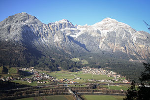 Wiesing vor dem Rofangebirge