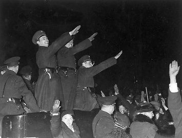 Freude bei der längst von Nazis unterwanderten Polizei