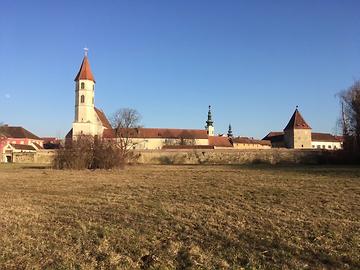 Pfarrbastei, Pfarrkirche, Rathausturm, Frauenkirche und Wehrturm