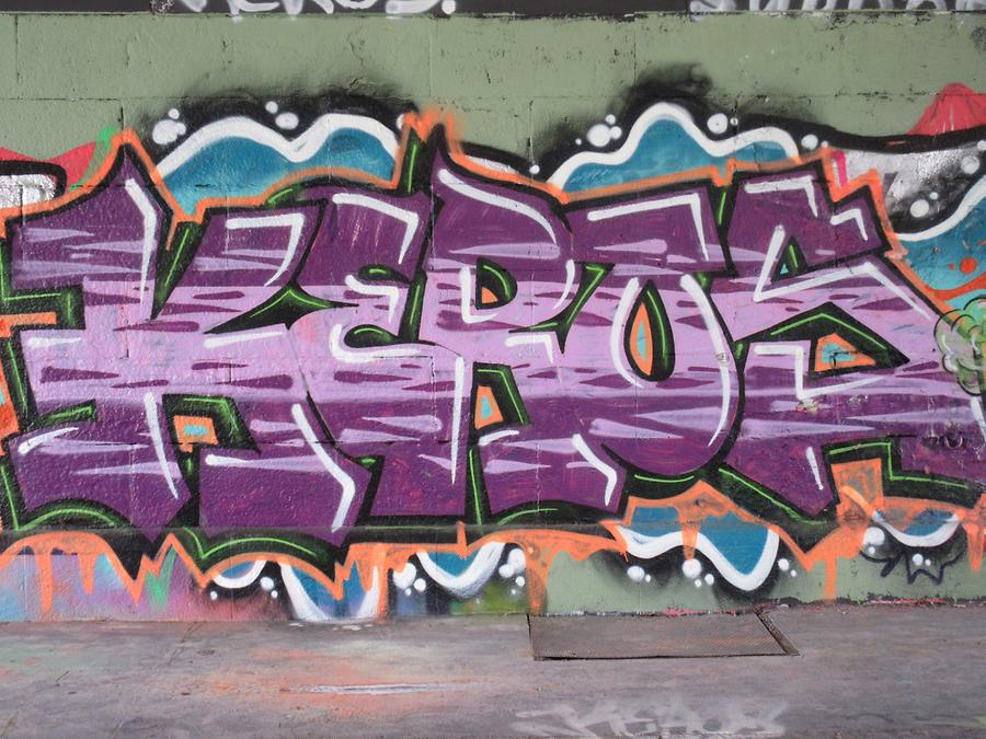 Graffito 'Heros' - Franz Josefs-Kai - Donaukanalradweg, 1010 Wien