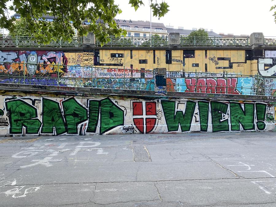 Graffito 'Rapid Wien' - Franz Josefs-Kai - Donaukanalradweg, 1010 Wien