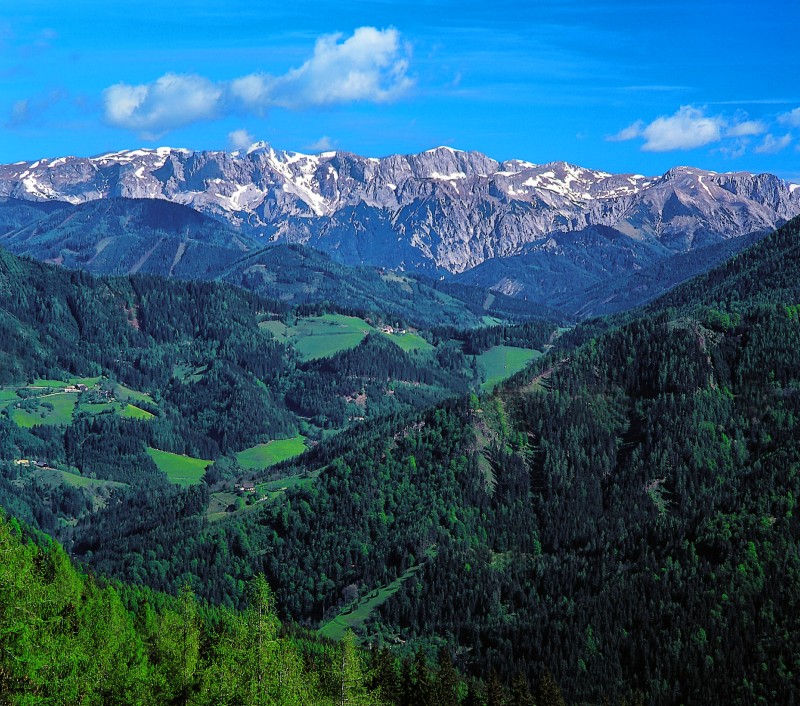 Blick vom Bergrücken der Kotzalm in Richtung Hochschwab