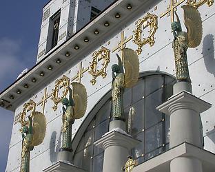 Engel an der Steinhofkirche nach der Restaurierung