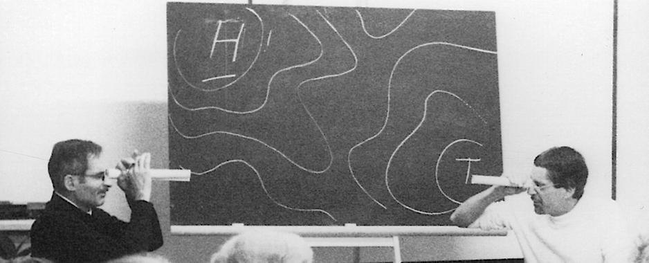 Herbert Kucera und Peter Stöger bei der szenischen Lesung 'Die Wetteraussichten vom Tage' im Institut für Wissenschaft und Kunst, Wien, bei der Ausstellung 'Interlegium' 1988