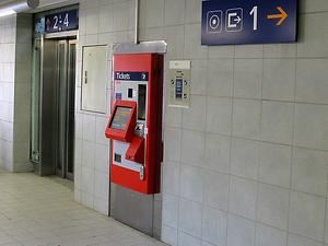 Viel EDV: Fahrkartenautomat – (Foto: Martin Krusche)