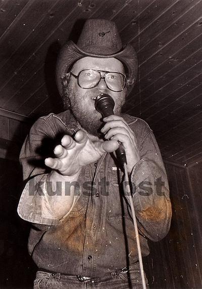 5.3.1984: Jim Cogan (Vormals Turning Point) beim Countryfest im Grazer Kleeblatt. Das war die Veranstaltung, anläßlich der Michael Krusche bei den Folkfriends (später Aniada a Noar) an Bord ging. (Foto: Martin Krusche)