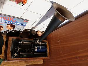 Wachswalze statt Schallplatte: der Edison Phonograph.