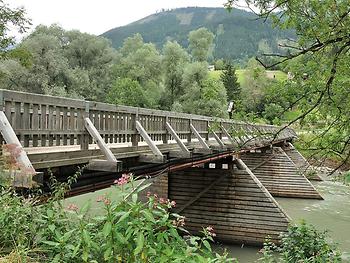 Die nach einem Hochwasser neu aufgebaute Mödringerbrücke – (Foto: Isiwal, Creative Commons)
