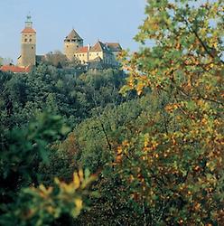 Burg Schlaining im Burgenland seit 1986 SitzdesÖsterreichischen Instituts für Friedensforschung. Photographie, © IMAGNO/Gerhard Trumler