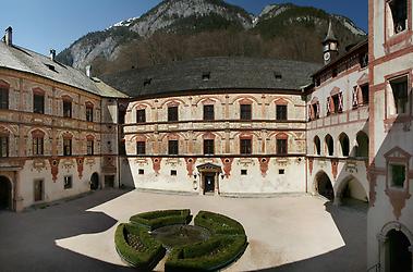 Schloss Tratzberg, Innenhof., Foto: böhringer friedrich. Aus: Wikicommons unter CC 