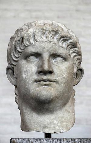 Eine antike Büste des Kaisers Nero