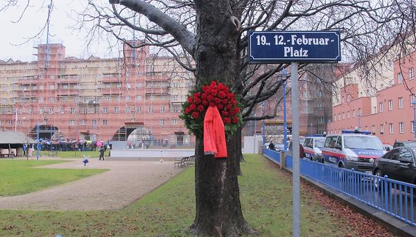 Der 12.-Februar-Platz beim Karl-Marx-Hof in Wien-Döbling erinnert an die Ereignisse im Jahr 1934