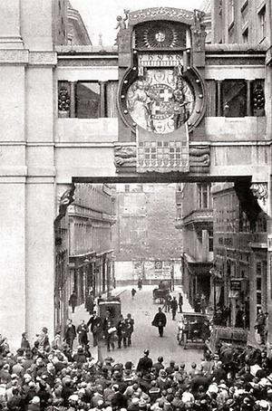 Teileröffnung der Ankeruhr, August 1915
