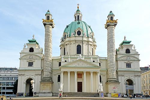 Die Karlskirche ist einer der prächtigsten Barockbauten Österreichs, ihre Erhaltung erfordert beträchtliche finanzielle Mittel, weshalb auch nach der Demontage des Lifts Eintritt erhoben wird.