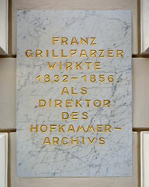 Inschrift am ehemaligen Hofkammerarchiv und jetzigen Literaturmuseum der Österreichischen Nationalbibliothek in der Johannesgasse 6, 1010 Wien.