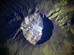 Krater des Mount Tambora (Foto: Public Domain, NASA Earth Observatory)