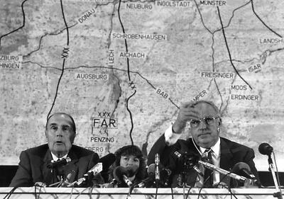 François Mitterrand und Helmut Kohl, hier auf einem Foto aus dem Jahr 1987.