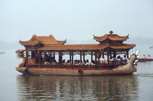 Schiff auf dem Kunming-See