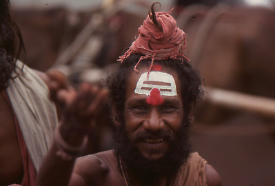Shivaitischer Sadhu mit dem charakteristischen Haarknoten eines Asketen
