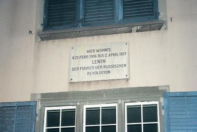 In der Zürcher Spiegelgasse fanden so manche revolutionäre Gedanken ihren Ursprung: Lenin (großes Bild) wohnte hier