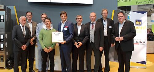 erleihung des iba Awards mit der Jury und König Geschäftsführer Wolfgang Staufer (5. von links)