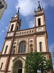 Vorderansicht Pfarrkirche Neulerchenfeld