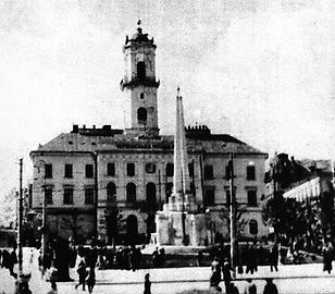 Obelisk anlässlich der Befreiung der Stadt