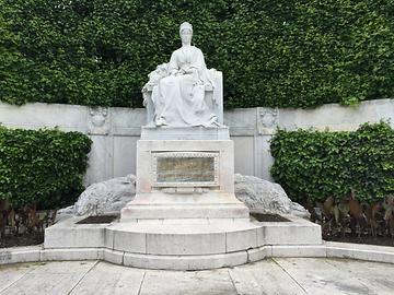 Elisabeth-Denkmal im Volksgarten Wien
