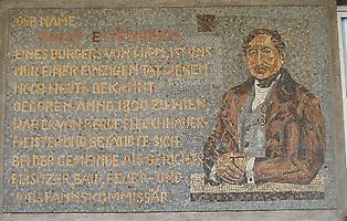 Mosaik für Josef Ettenreich - linke Seite, Ettenreichgasse 22, Wien-Favoriten., Foto: Buchhändler. Aus: Wikicommons unter CC BY-SA 3.0 