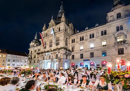 Bild 'Lange Tafel der GenussHauptstadt Graz (c) Graz Tourismus - Werner Krug'