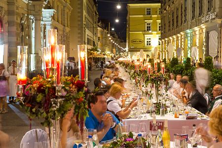 Bild 'Lange Tafel der GenussHauptstadt Graz (c) Graz Tourismus - Harry Schiffer'