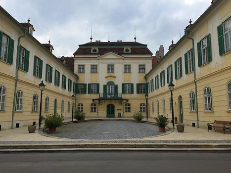 Hunyadi-Schloss straßenseitig