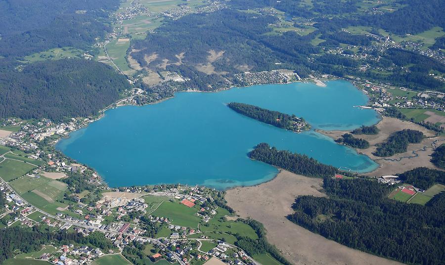 Luftbild des Faaker Sees (Ansicht von Nordwesten)