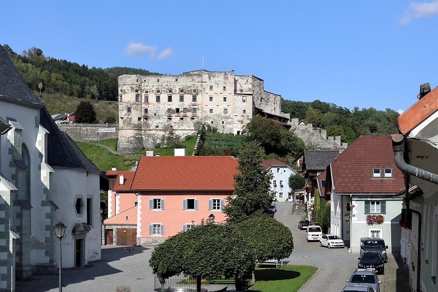 Südwestansicht der „Alten Burg“ in der österreichischen Stadtgemeinde Gmünd in Kärnten.