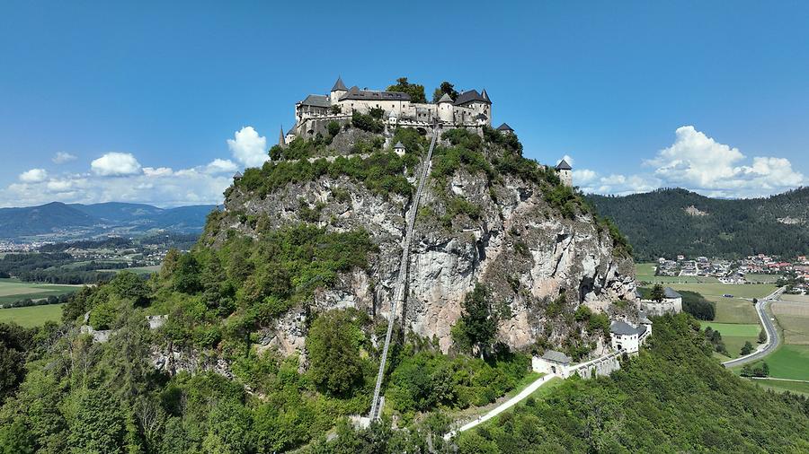 Südostansicht der Burg Hochosterwitz in der Kärntner Gemeinde St. Georgen am Längsee.