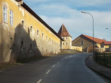 Schloss Kirchberg, Wirtschaftsgebäude
