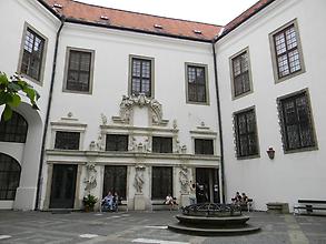 Ehrenhof des Schlosses, Nikolsburg